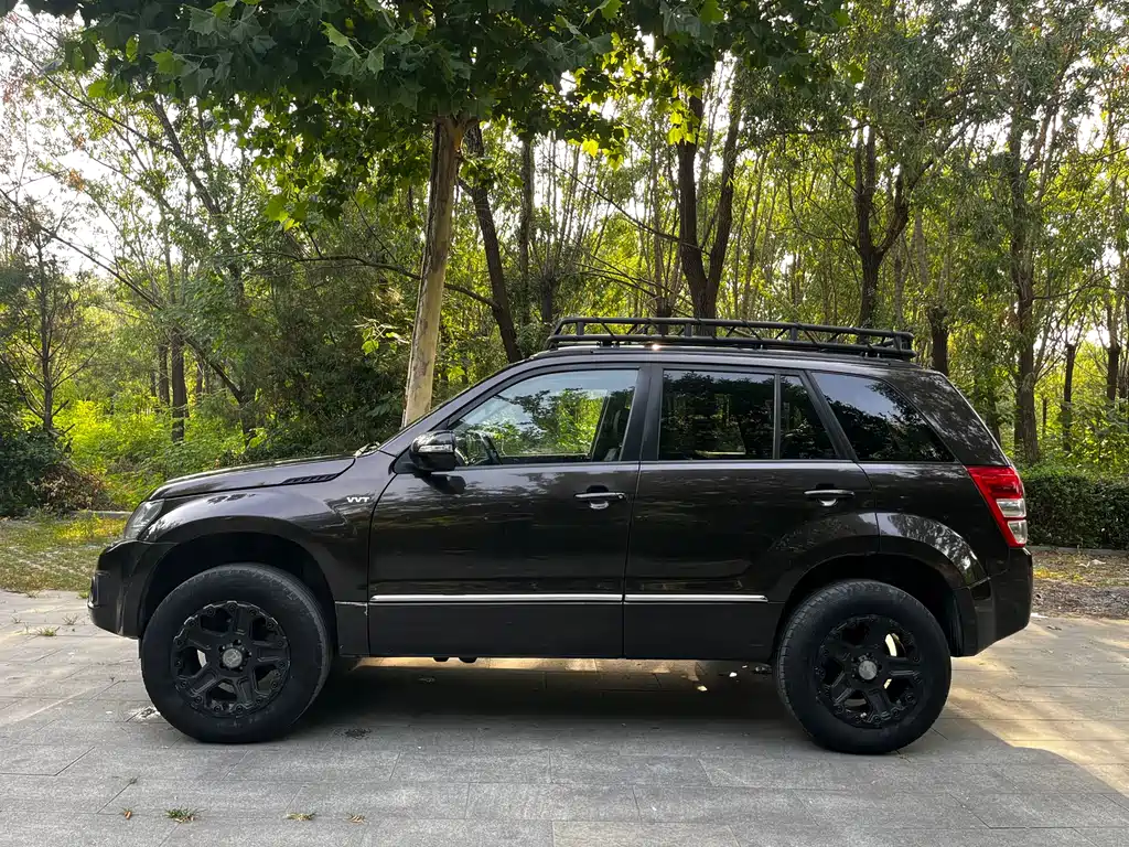 Grand Vitara 2.4 L AT Luxury Navigation 5-door