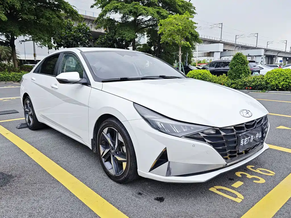 Elantra 1.5 L CVT LUX Distinguished