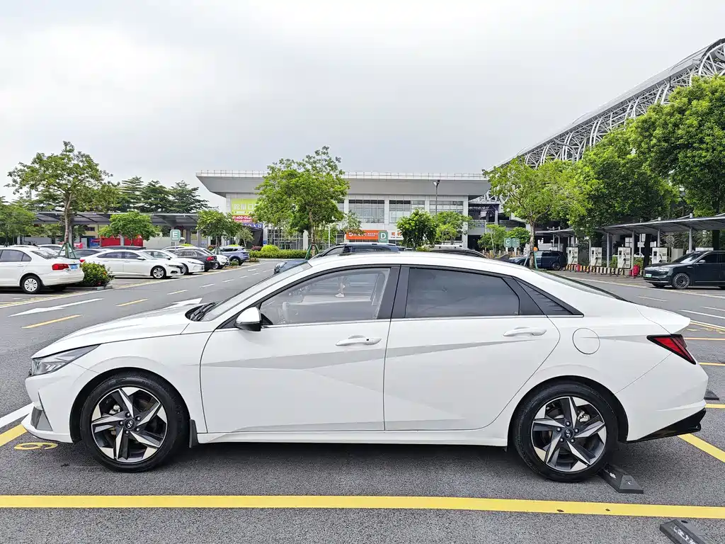 Elantra 1.5 L CVT LUX Distinguished