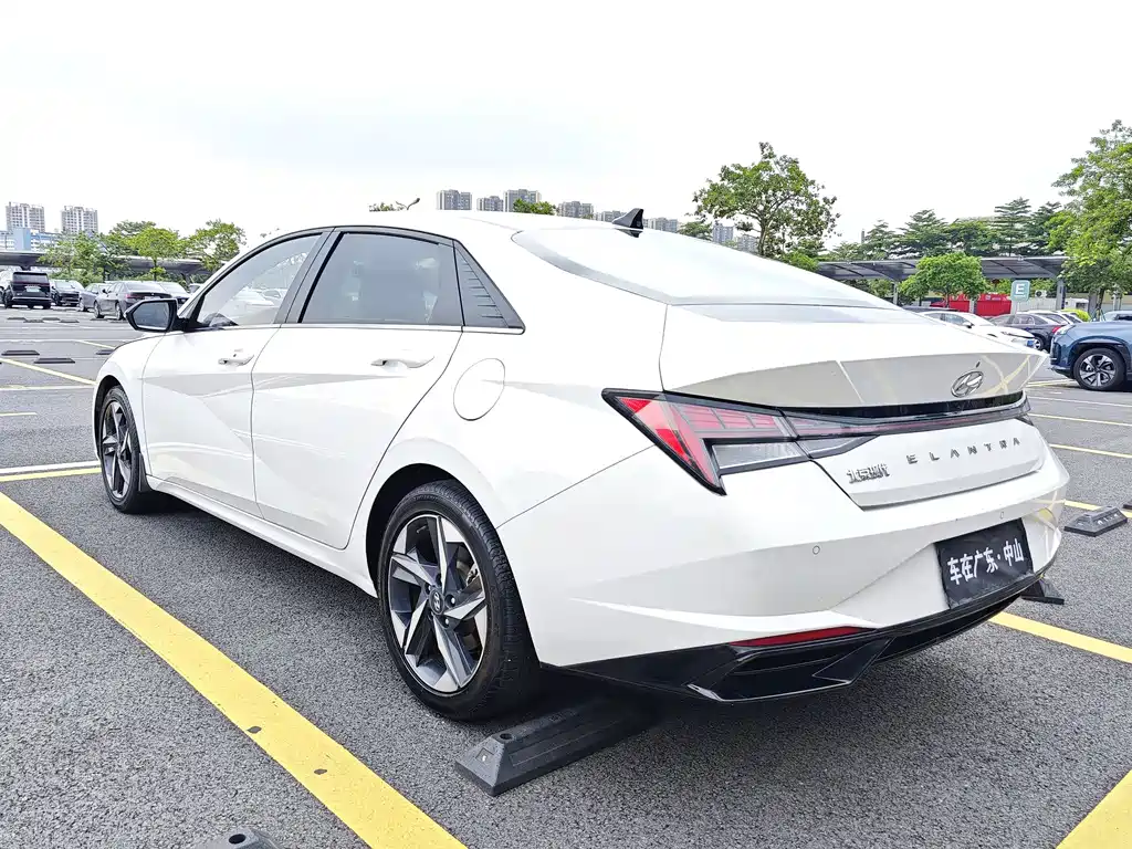 Elantra 1.5 L CVT LUX Distinguished