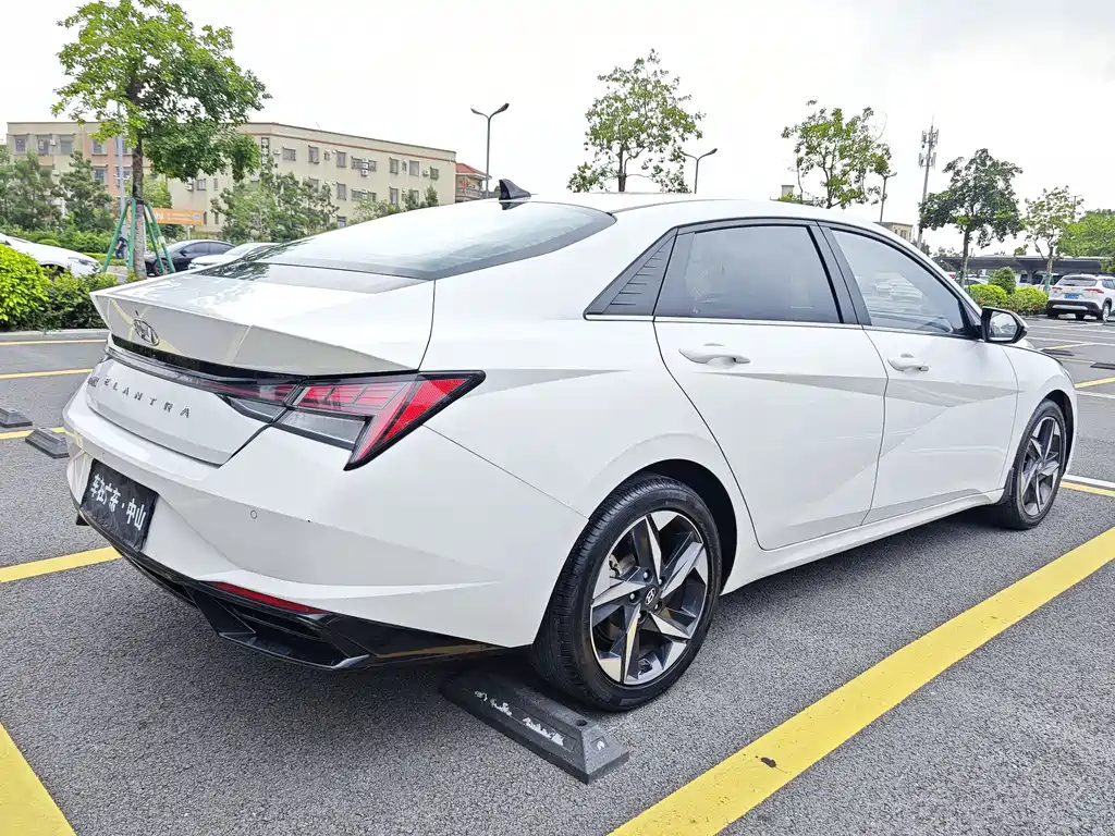 Elantra 1.5 L CVT LUX Distinguished