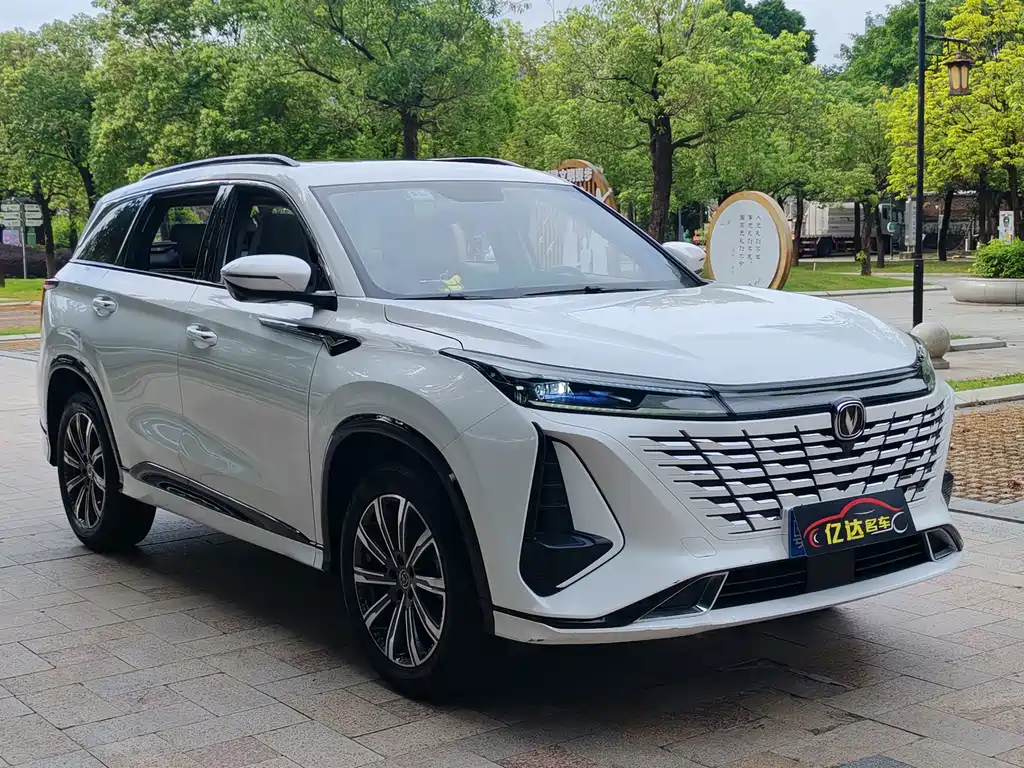 Changan CS75 PLUS 3 rd Gen 1.5 T Auto Distinguished