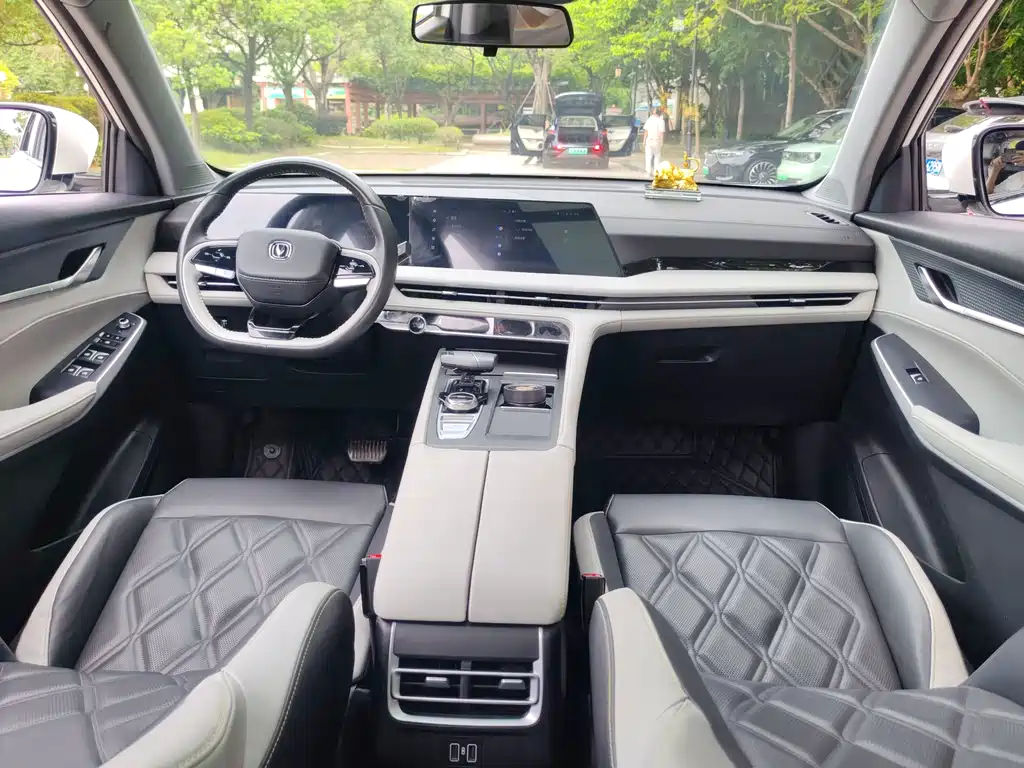 Changan CS75 PLUS 3 rd Gen 1.5 T Auto Distinguished