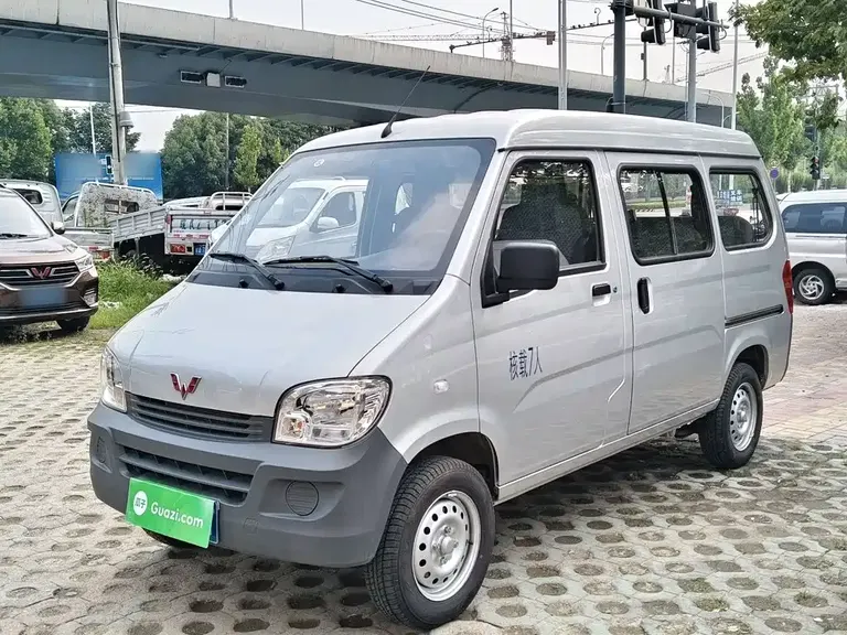 Wuling Zhiguang 1.5 L Utility 5 7-seat