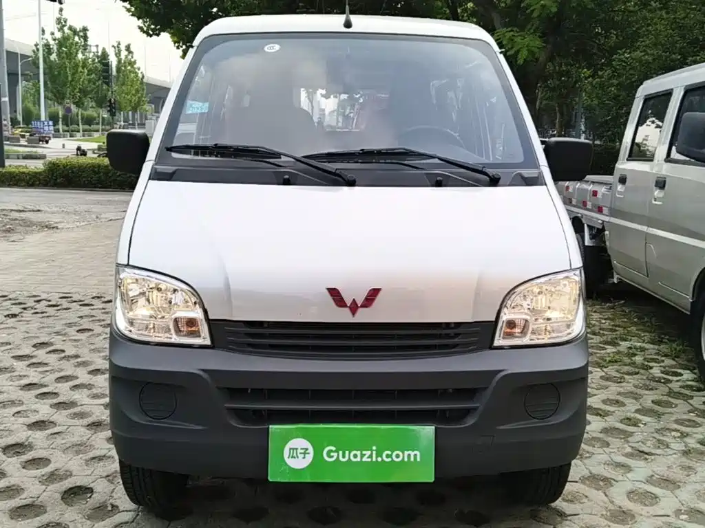 Wuling Zhiguang 1.5 L Utility 5 7-seat