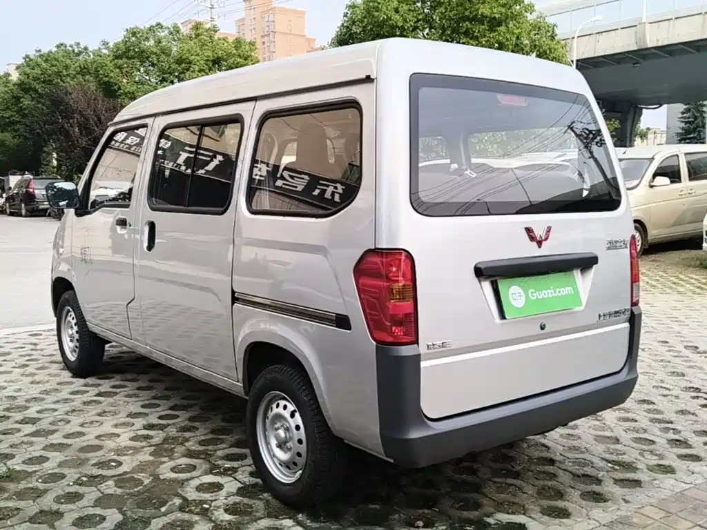 Wuling Zhiguang 1.5 L Utility 5 7-seat