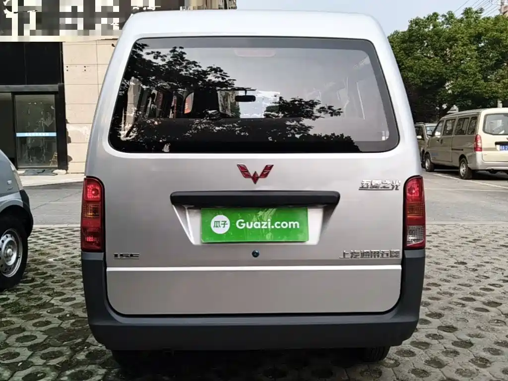 Wuling Zhiguang 1.5 L Utility 5 7-seat
