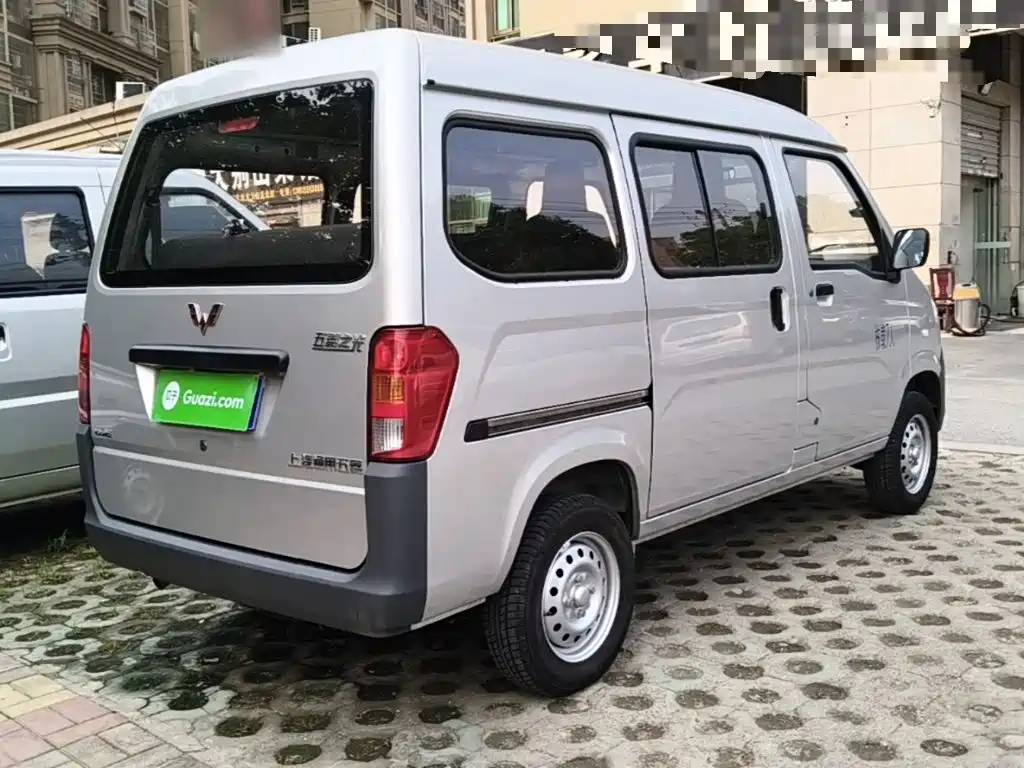 Wuling Zhiguang 1.5 L Utility 5 7-seat