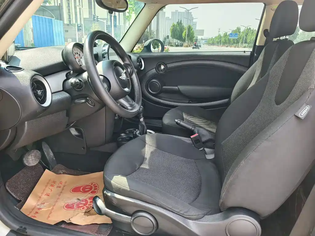 MINI 1.6 L ONE Limited 1 st Edition