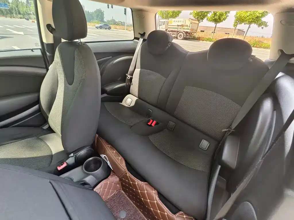MINI 1.6 L ONE Limited 1 st Edition