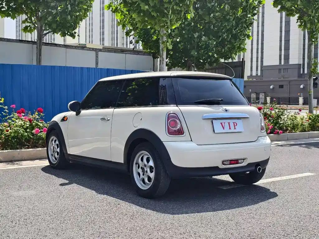 MINI 1.6 L ONE Limited 1 st Edition