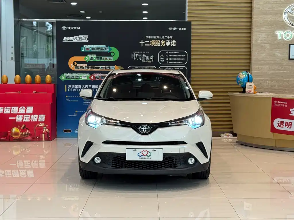 Toyota C-HR 2.0 L Leading