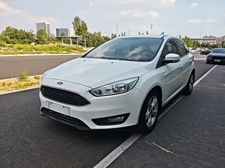 Ford Focus Hatchback 1.6 L Auto Comfort Smart Travel
