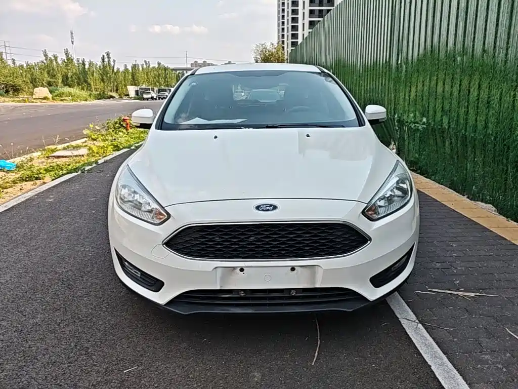 Focus Hatchback 1.6 L Auto Comfort Smart Travel