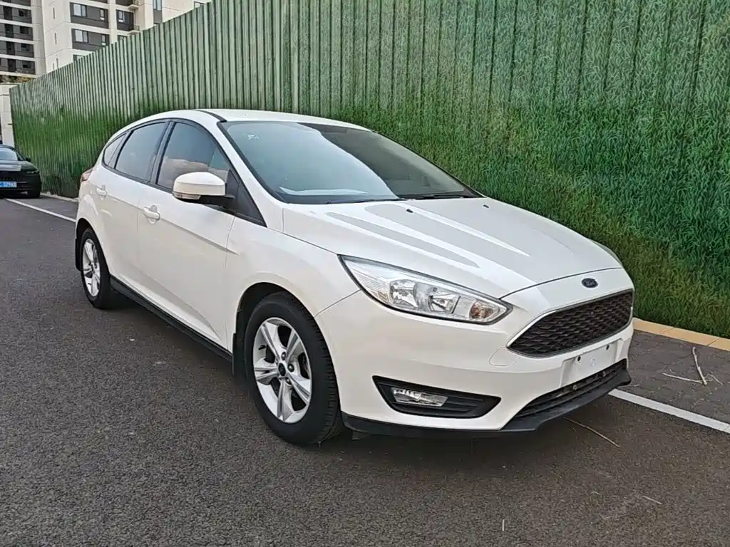 Focus Hatchback 1.6 L Auto Comfort Smart Travel