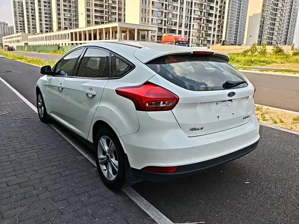 Focus Hatchback 1.6 L Auto Comfort Smart Travel