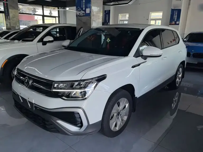 Volkswagen Tharu 300 TSI 2 WD Crescent