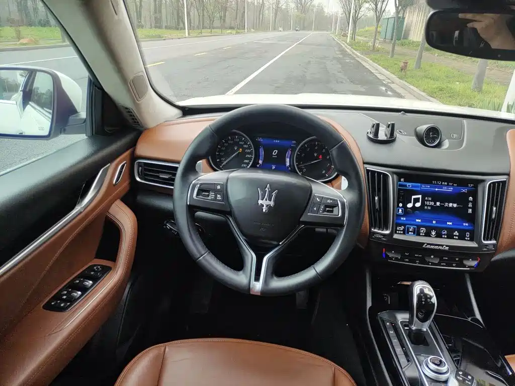 Levante 3.0 T Standard