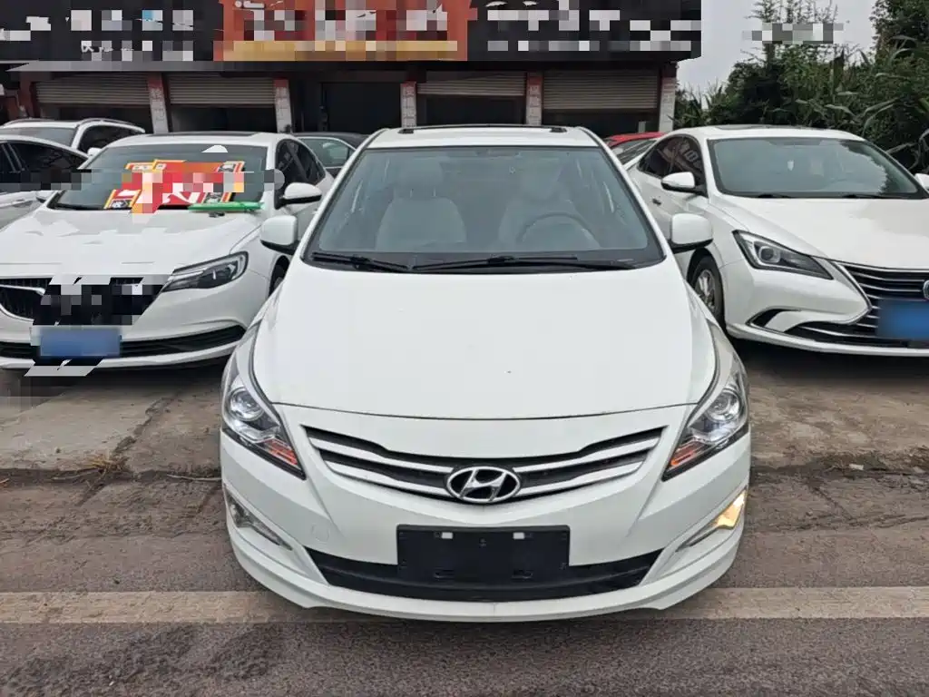Accent 1.4 L Auto Leading GLX