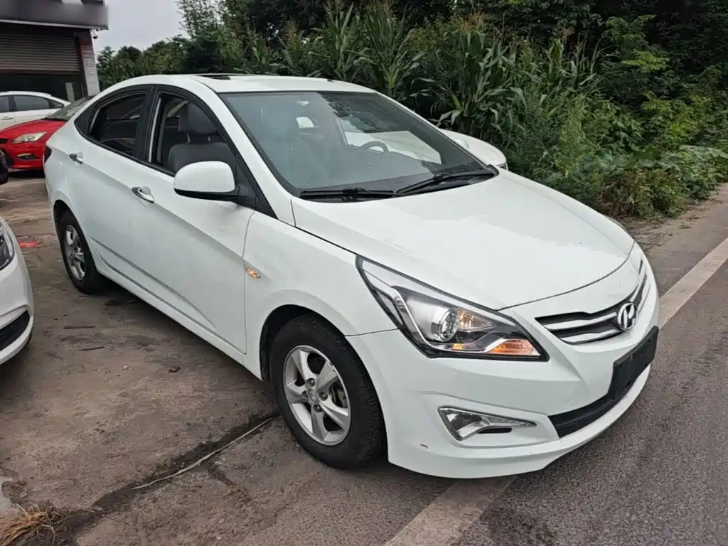 Accent 1.4 L Auto Leading GLX