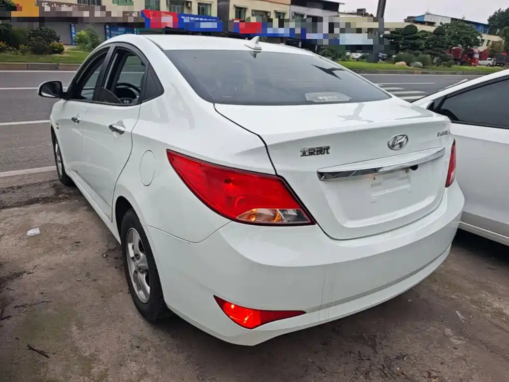 Accent 1.4 L Auto Leading GLX