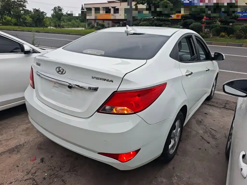 Accent 1.4 L Auto Leading GLX