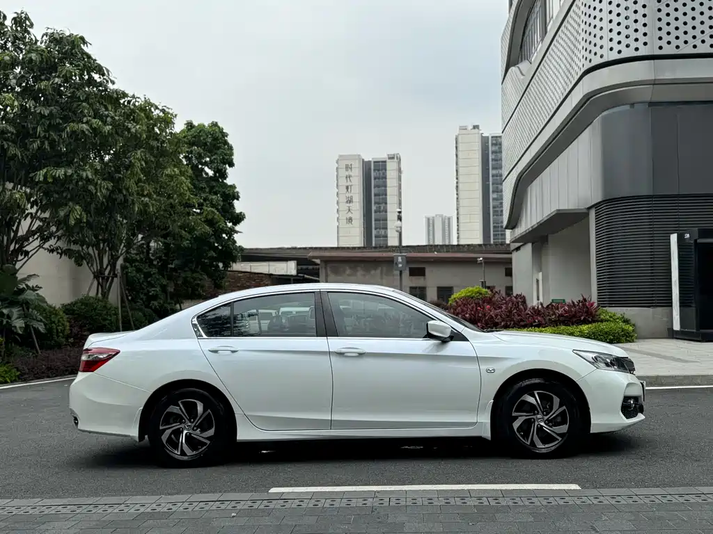 Accord 2.0 L Comfort