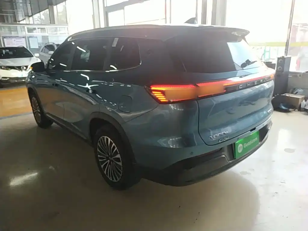 Tiggo 8 PLUS C-DM 1.5 T 116 km Distinguished 5-seat