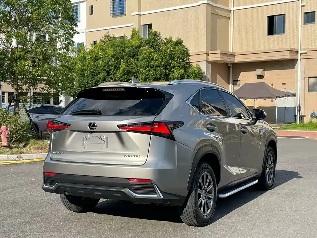 Lexus NX 200 FWD Sharp Travel