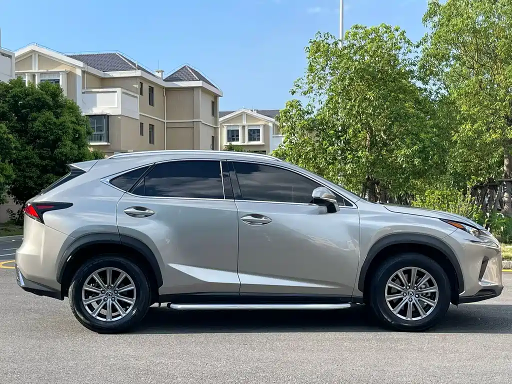Lexus NX 200 FWD Sharp Travel