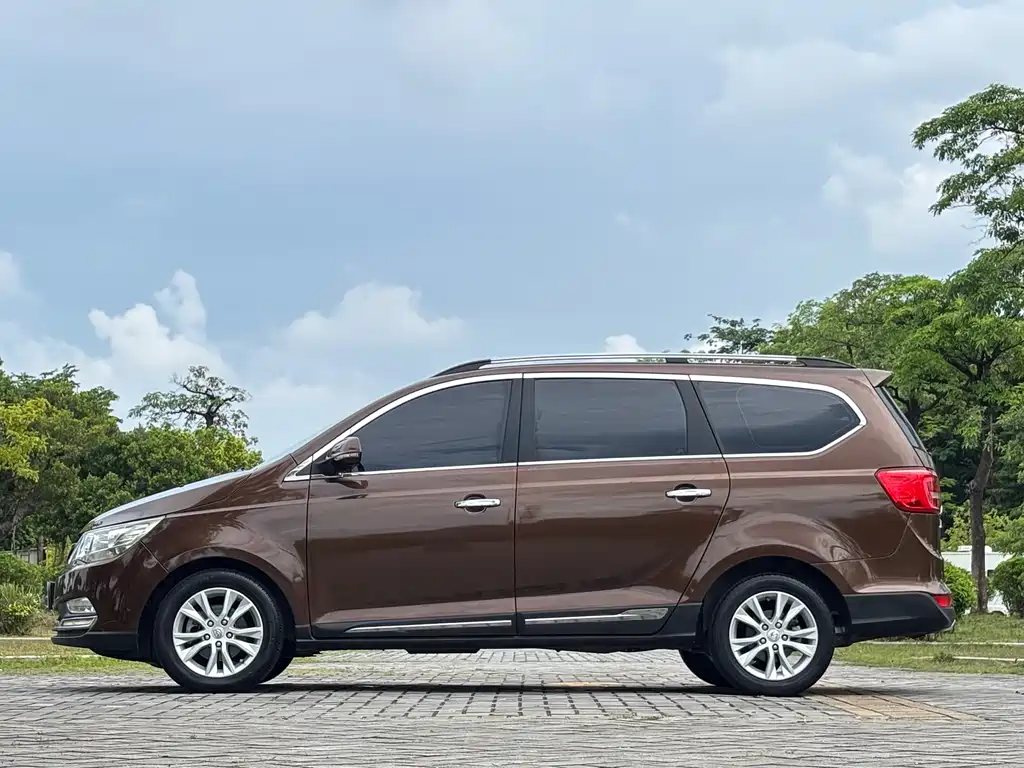 Baojun 730 1.5 T Manual Comfort 7-seat