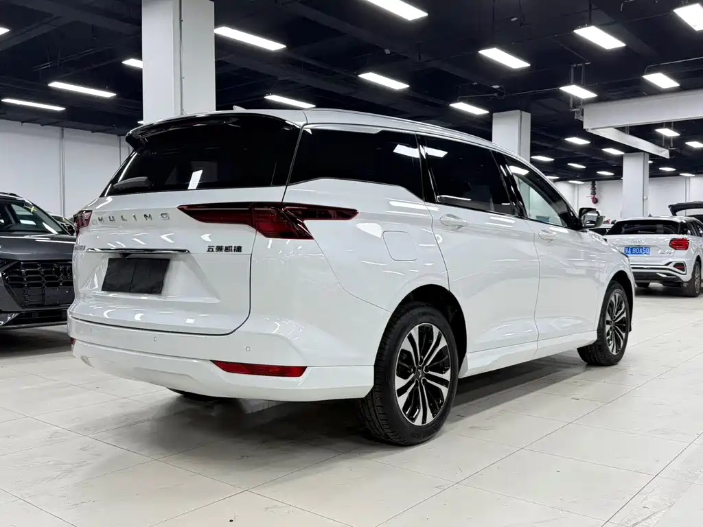 Wuling Victory 280 T 1.5 T CVT Flagship