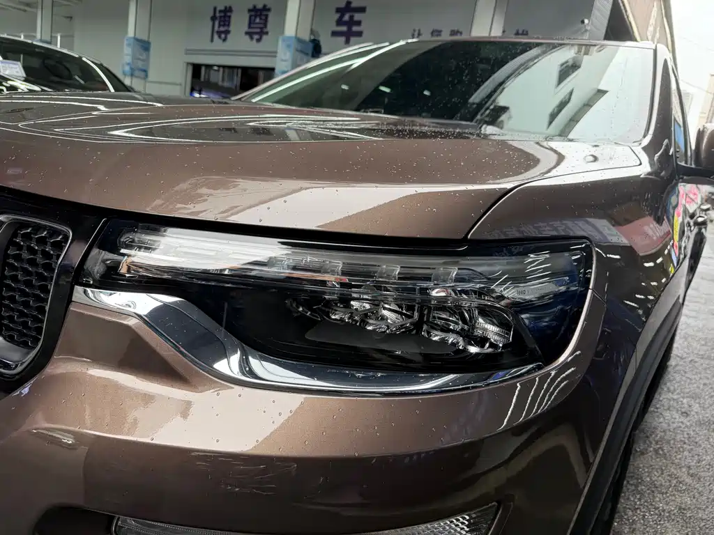 Commander 2.0 T 4 WD Premium Enjoyment CN-V