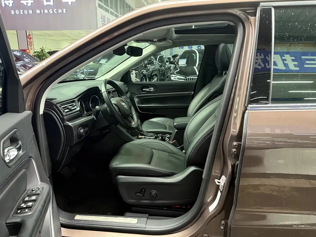 Commander 2.0 T 4 WD Premium Enjoyment CN-V