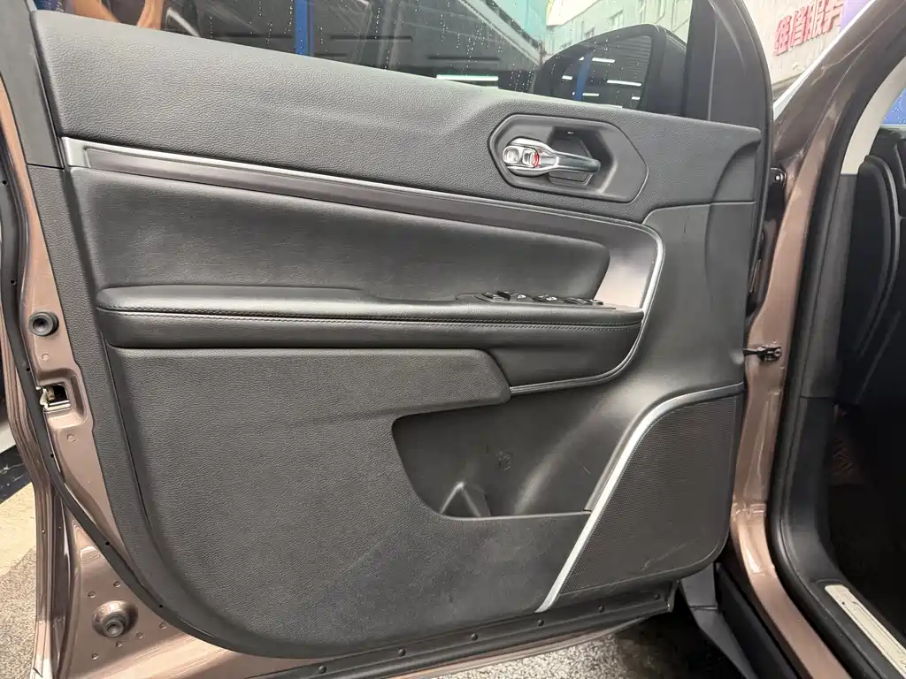 Commander 2.0 T 4 WD Premium Enjoyment CN-V