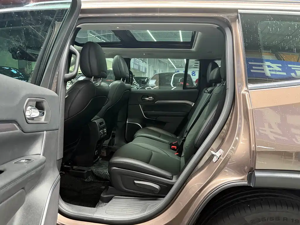 Commander 2.0 T 4 WD Premium Enjoyment CN-V