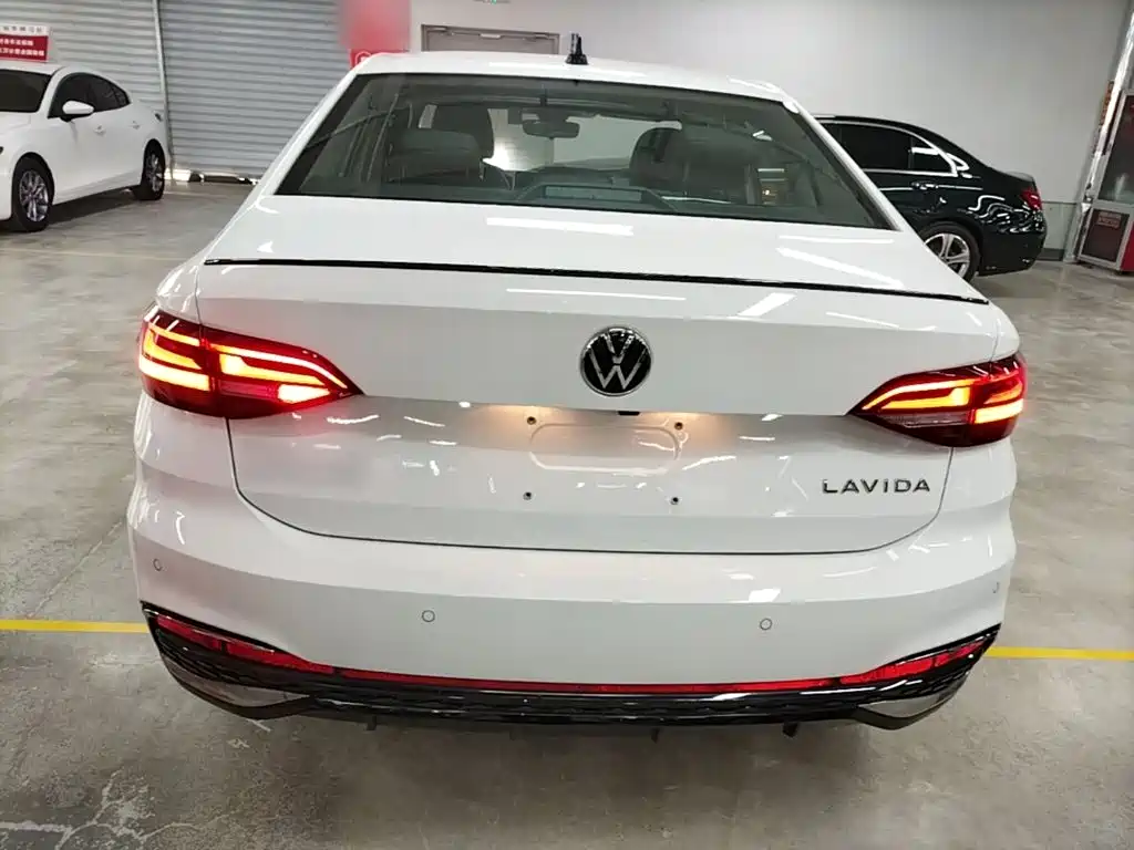Lavida 300 TSI DSG Starry Sky Leading
