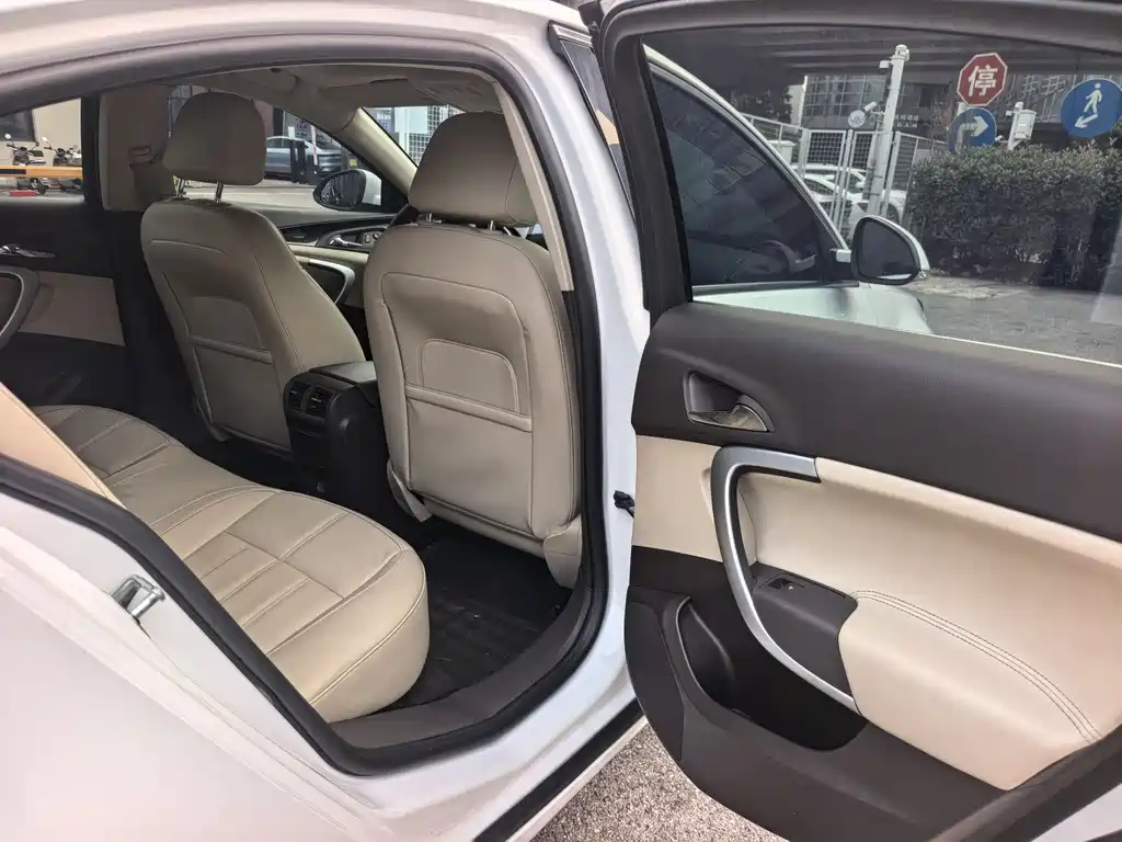 Regal 2.0 L Elite Fashion
