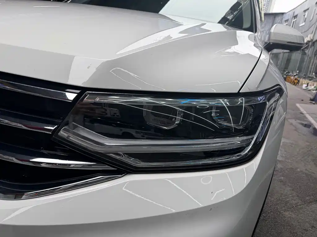 Tiguan L 330 TSI Auto 2 WD R-Line Premium