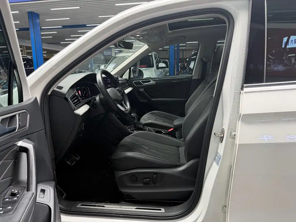 Tiguan L 330 TSI Auto 2 WD R-Line Premium