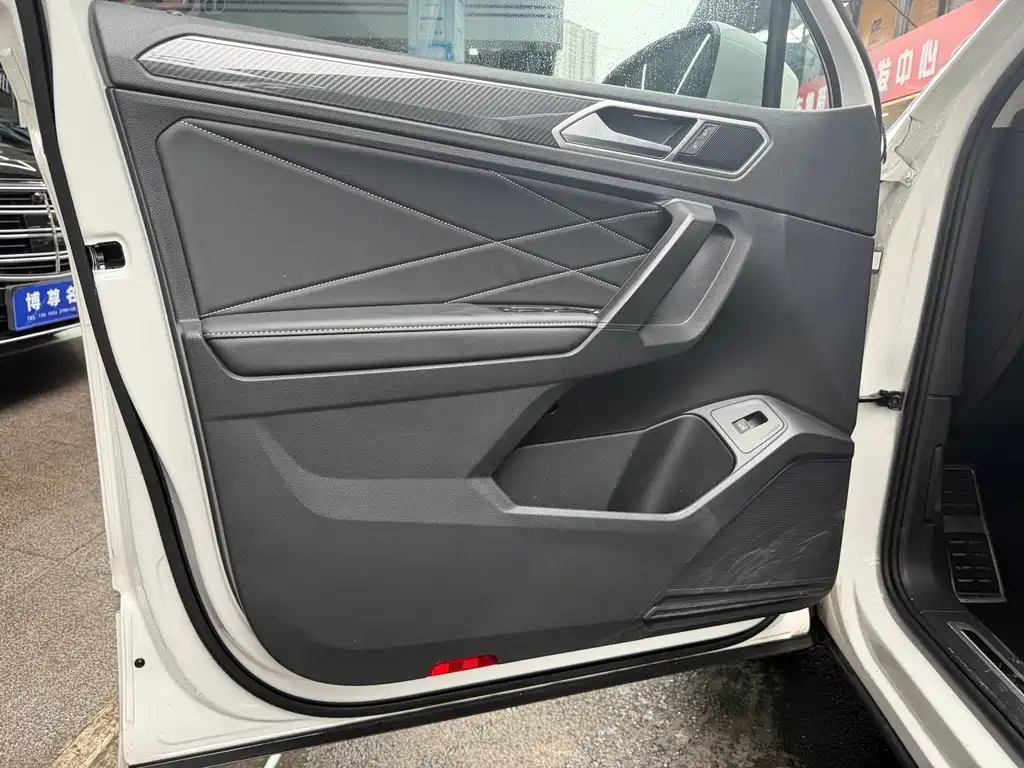 Tiguan L 330 TSI Auto 2 WD R-Line Premium