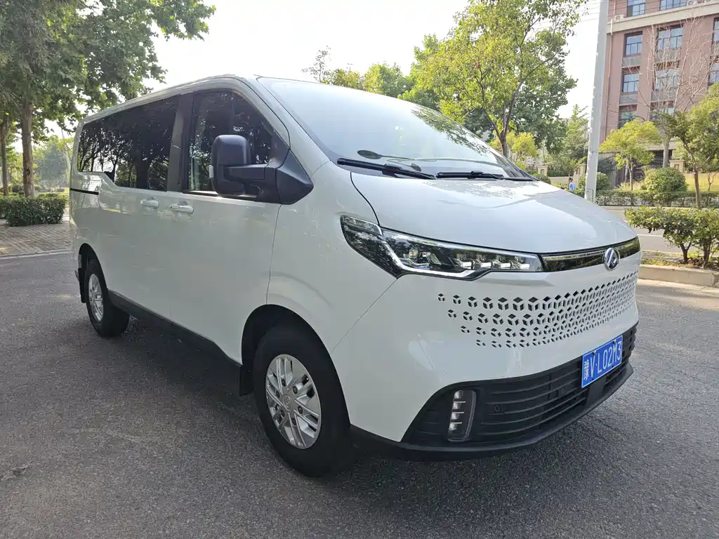 Xintu V70 新途V70 2023款 2.0 T 精英版 手动短轴低顶 5/6座（125 Ps）