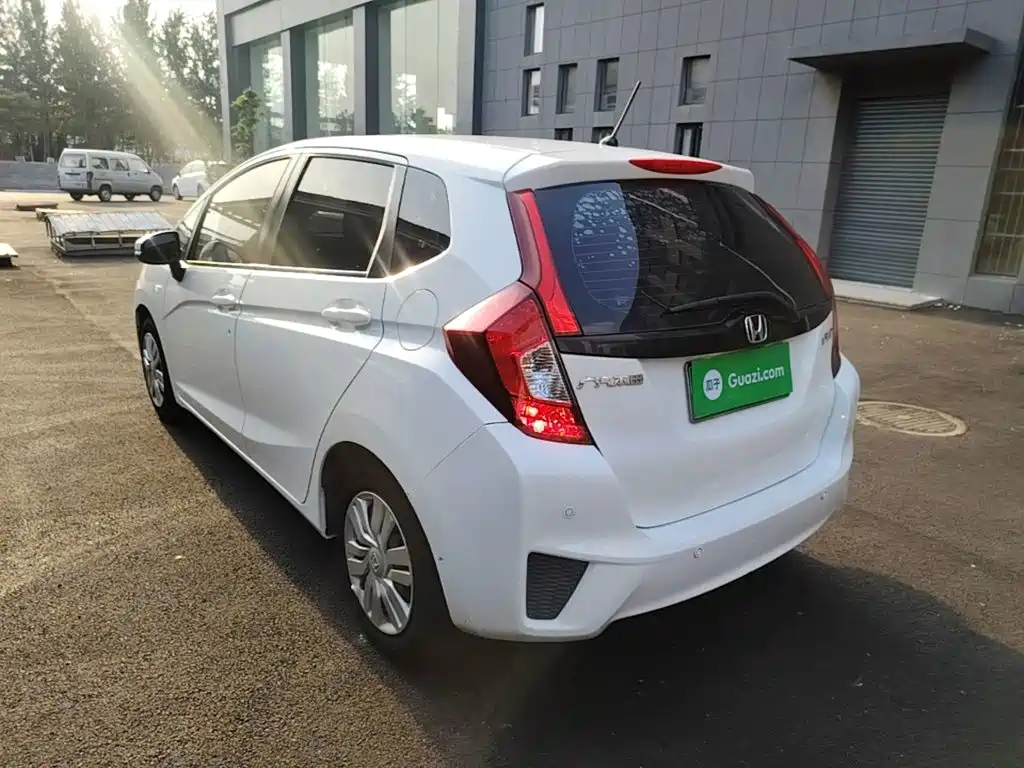 Fit 1.5 L LXS CVT Comfort Sunroof
