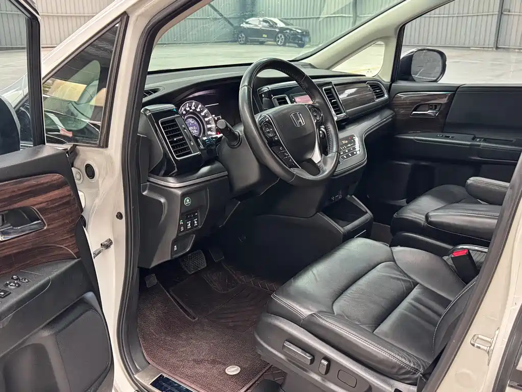 Elysion 2.4 L Style