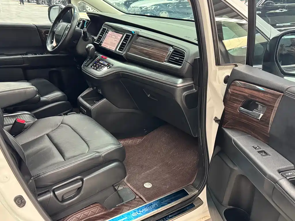 Elysion 2.4 L Style