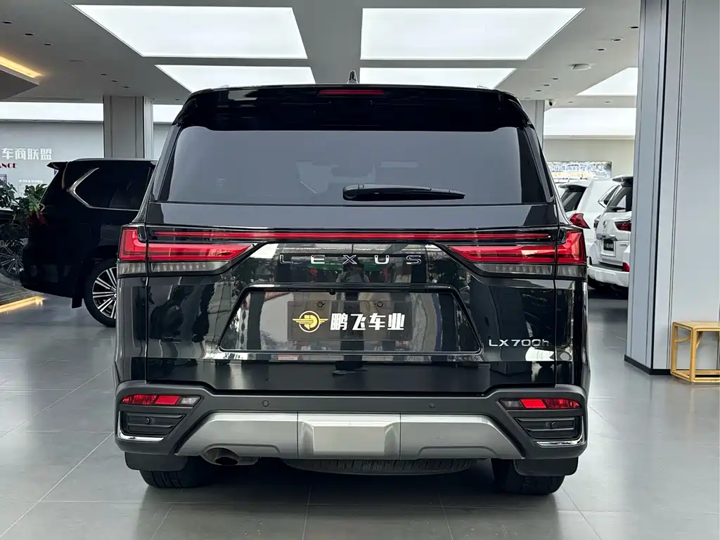 Lexus LX 700 h Territory