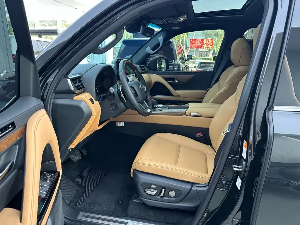 Lexus LX 700 h Territory
