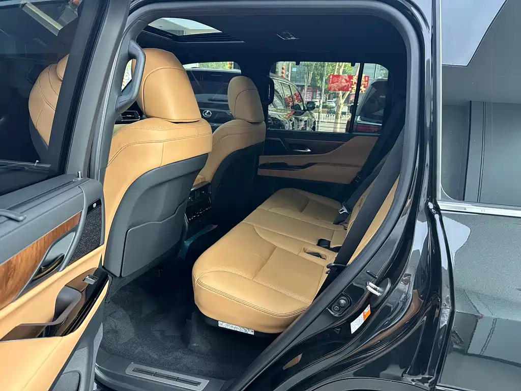 Lexus LX 700 h Territory