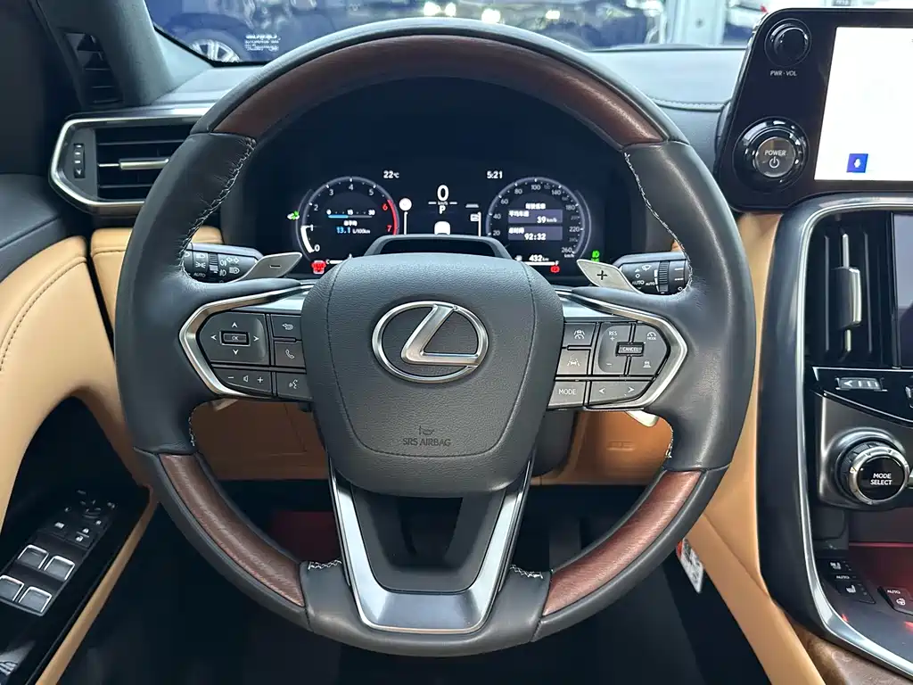 Lexus LX 700 h Territory