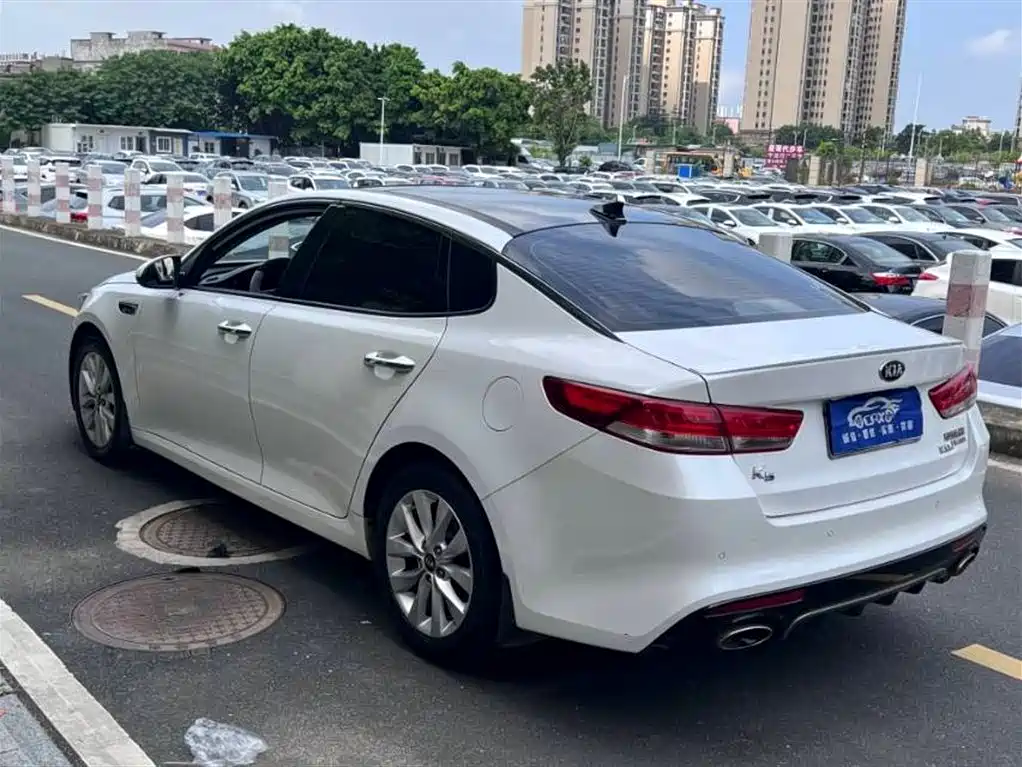 Kia K5 1.6 T Auto LUX